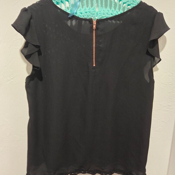 🖤 Classy with a Twist – Black Eyelet Sleeve Dress Shirt (Size M) 🖤 - Picture 2 of 3